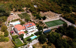 Domaine VinodolSun Zwei Villen, ein Grundstück und Platz für bis zu 20 Personen